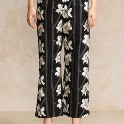 AADVIKA Women Floral Printed Regular Pure Cotton Kurta with Trousers image 2