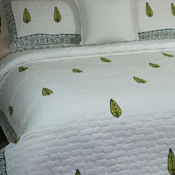 The Jaipur Wala Green & White 3 Pieces Printed Cotton Double Superking Bed Covers image 4