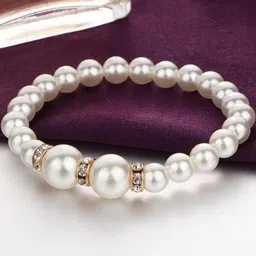 ISLANA Women 3 Piece White Pearls Jewellery Set With Necklace, Earrings And Bracelet image 3