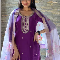 MOKOSH Floral Embroidered Thread Work Chinon Kurta With Trousers & Dupatta image 5