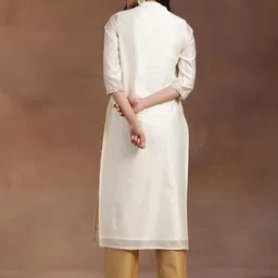 libas Women Embroidered Silk Blend Straight Kurta image 3