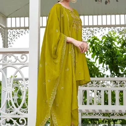 MITTOO Floral Embroidered Notch Neck Pure Silk Straight Kurta With Trousers & Dupatta image 2
