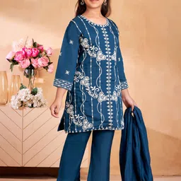 Aarika Girls Ethnic Motifs Embroidered Regular Pure Silk Kurta with Trousers & With Dupatta image 3