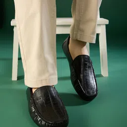 ATESBER by Inc.5 Men Leather Textured Slip-On Loafers image 2