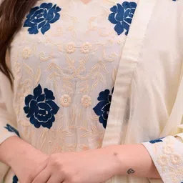 Ethnic 3 You Women Floral Embroidered Regular Thread Work Kurta with Trousers & With Dupatta image 2