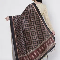 AKSHADEEP Women Ajrakh Leaf Printed Silk Dupatta image 5