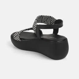 Mochi Women Printed Block-Heeled Sandals image 5