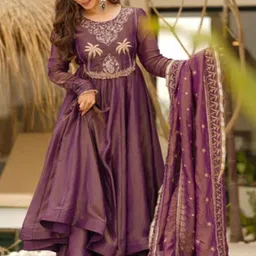 HERE&NOW Women Ethnic Motifs Embroidered Panelled Thread Work Chanderi Silk Kurta with Trousers & With image 3