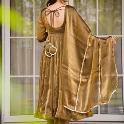 BHARODIYA ENTERPRISES Floral Embroidered Sweetheart Neck Chinon Kurta Pyjamas & Dupatta image 2