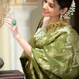 Vidula Fashion Woven Design Zari Banarasi Saree With An Unstitched Blouse Piece image 2