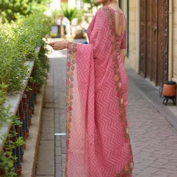 Pionex Ethnic Motifs Embroidered Saree image 4