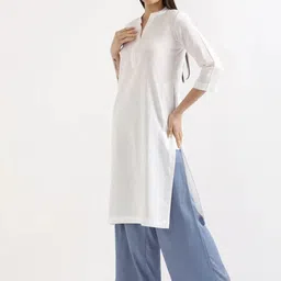 KASHISHIYA Women Flared Sleeves Thread Work Kurta image 5