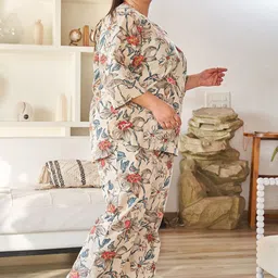 TITTLI Printed V Neck Top With Trousers Co-Ords image 4