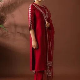 avanshee Women Silk Blend Kurta Pant Dupatta Set image 3