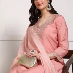 new ethnic 4 you Women Pure Silk Kurti Pant Dupatta Set image 5