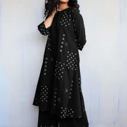 Aaghnya Women Black Kurta Sets image 2