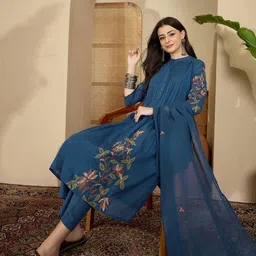 SANISA Women Embroidered Pleated Thread Work Kurta with Trousers & With Dupatta image 5