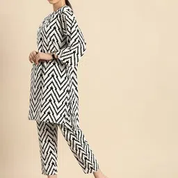 Lookmark Geometric Printed Round Nech Straight Tunic With Trouser image 4