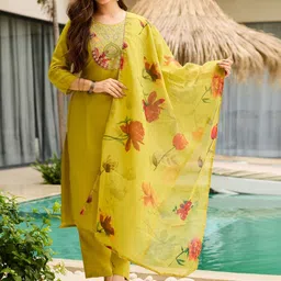 CANIZZARO Women Floral Embroidered Regular Thread Work Chanderi Silk Kurta with Trousers & With Dupatta-picture-10