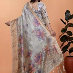 Faishonhouse Floral Silk Blend Saree image 3