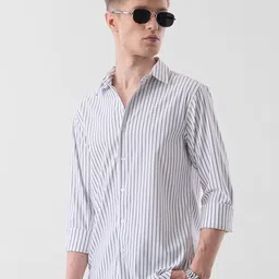 Snitch Men India Slim Fit Vertical Striped Spread Collar Casual Shirt image 2