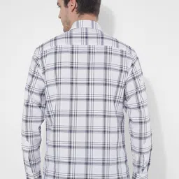 Numero Uno Men Spread Collar Checked Casual Shirt image 5