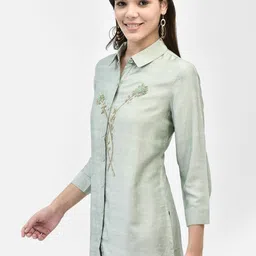 FUTURO Women Floral Printed Shirt Collar Top image 2