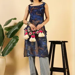 LIPS CROWN Women Abstract Printed Shoulder Straps Sleeveless Straight Kurti-picture-11