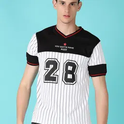 LIMEROAD Men Sports Colourblocked V-Neck Monochrome Applique T-shirt-image-2