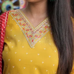 CaniBani Women Ethnic Motifs Printed Regular Thread Work Chanderi Silk Kurta with Patiala & With Dupatta image 3