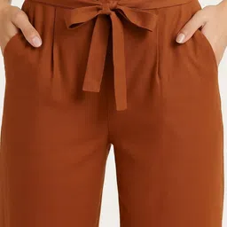 Nyaro Women Relaxed Regular Fit High-Rise Parallel Trousers image 2