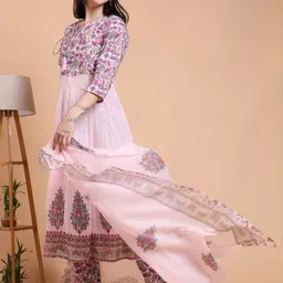 YASH GALLERY Women Printed Cotton Blend Kurta & Trousers image 5