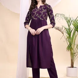 Granthva Fab Women Ethnic Motifs Floral Kurta with Trousers image 5