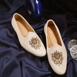 House of Pataudi Men Embellished Mojaris-image-32