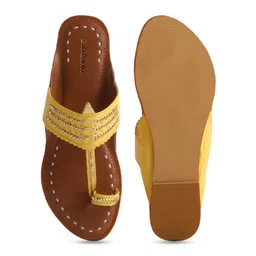 ERIDANI Embellished Kolhapuri One Toe Flats image 4