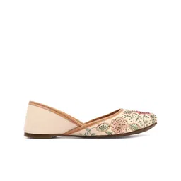 Anouk Embroidered Mojaris image 5