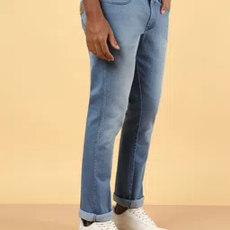 Wrangler Men Skanders Slim Fit Mid-Rise Light Fade Stretchable Jeans image 3