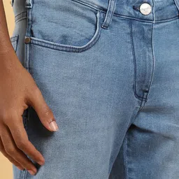 Wrangler Men Skanders Slim Fit Mid-Rise Light Fade Stretchable Jeans image 4