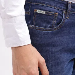 LINDBERGH Men Tapered Fit Clean Look Light Fade Stretchable Jeans image 5