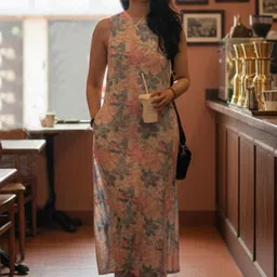 Aaghnya Floral Printed Round Neck No Sleeves Straight Kurta With Trousers-picture-36