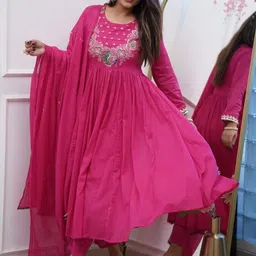 STYLENZA Women Floral Embroidered Panelled Thread Work Kurta with Trousers & With Dupatta image 4