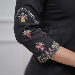 VASTRAHUT Women Solid Kurta with Trousers & Dupatta image 3