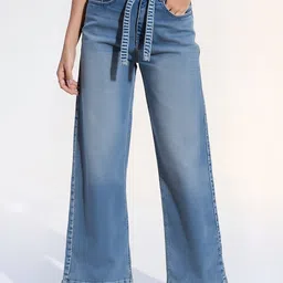 4WRD by Dressberry Women Wide Leg Mid-Rise Belted Heavy Fade Stretchable Jeans-image-16