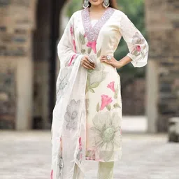 RUNAYA NX Women Floral Printed Kurta with Trousers & Dupatta image 3