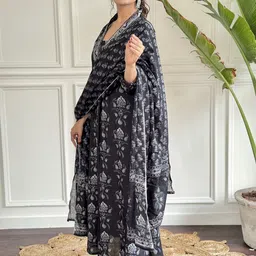 KALINI Women Floral Printed Empire Pure Cotton Kurta with Trousers & With Dupatta image 4