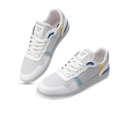 RUN SEVEN Men Textured Lightweight Sneakers image 2