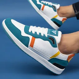 RUN SEVEN Men Colourblocked Lightweight Sneakers image 4