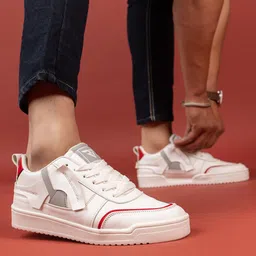 RUN SEVEN Men Colourblocked Lightweight Sneakers image 5