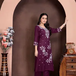 housofcommon Women Viscose Rayon Kurta Churidar Set image 3
