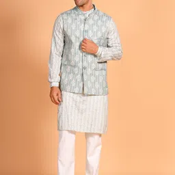 EKYAA Men Green Printed Regular Pure Cotton Kurta with Pyjamas-picture-22